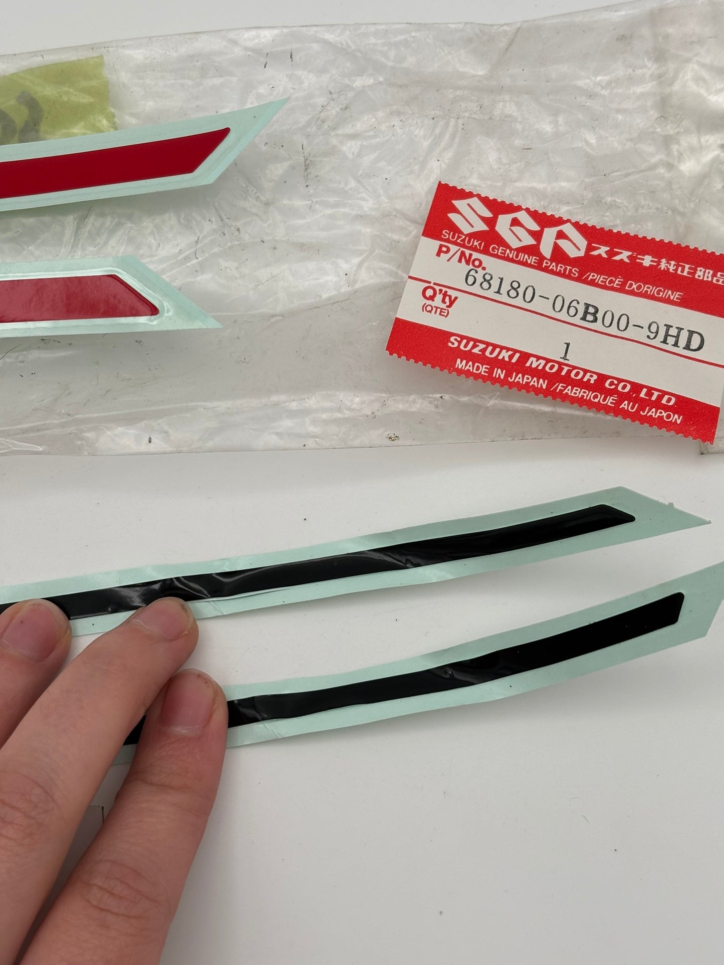 SUZUKI COWLING UPPER TAPE SET 68180-06B00-9HD S84