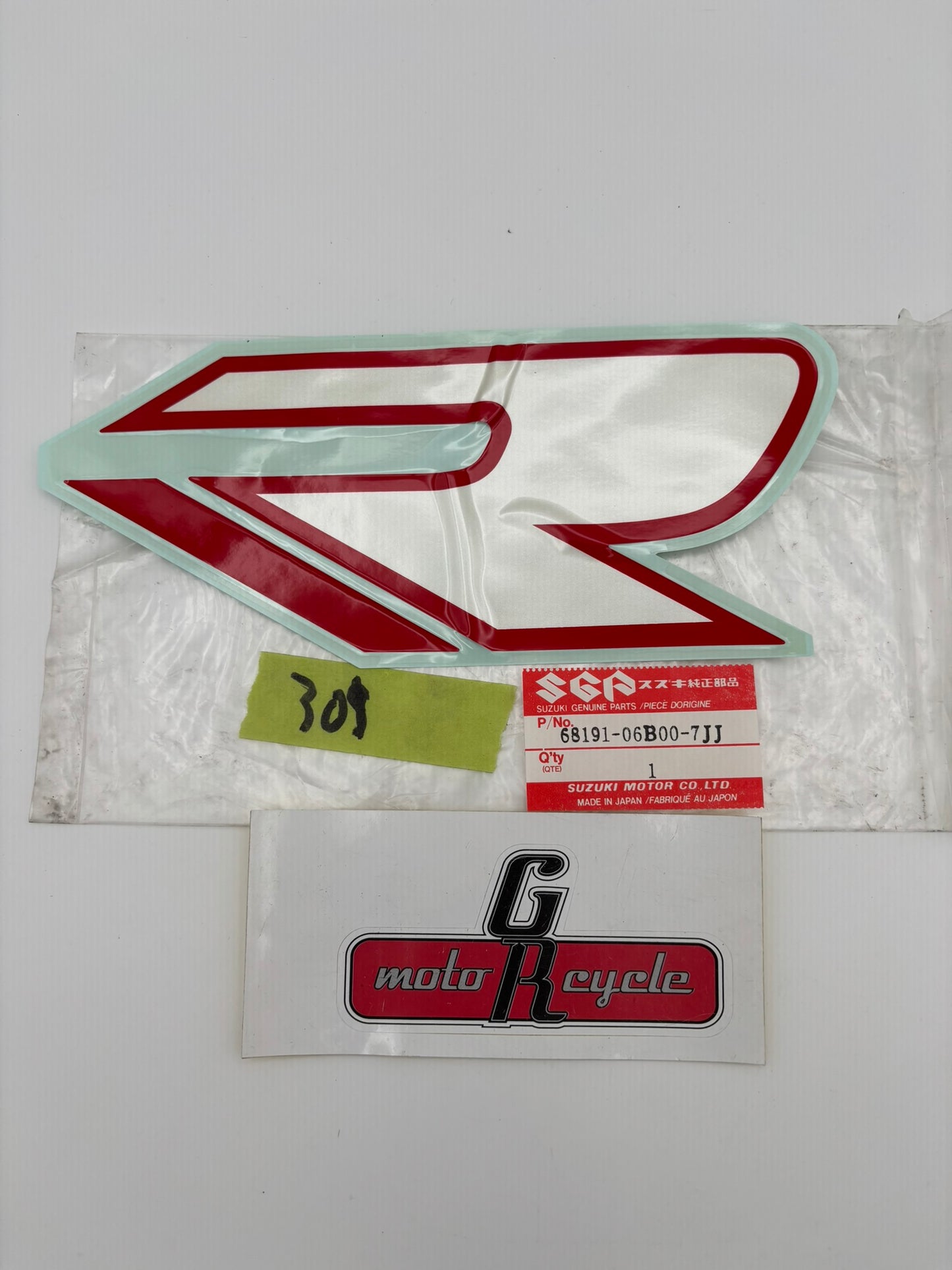 SUZUKI COWLING UNDER EMBLEM 68191-06B00-7JJ S84