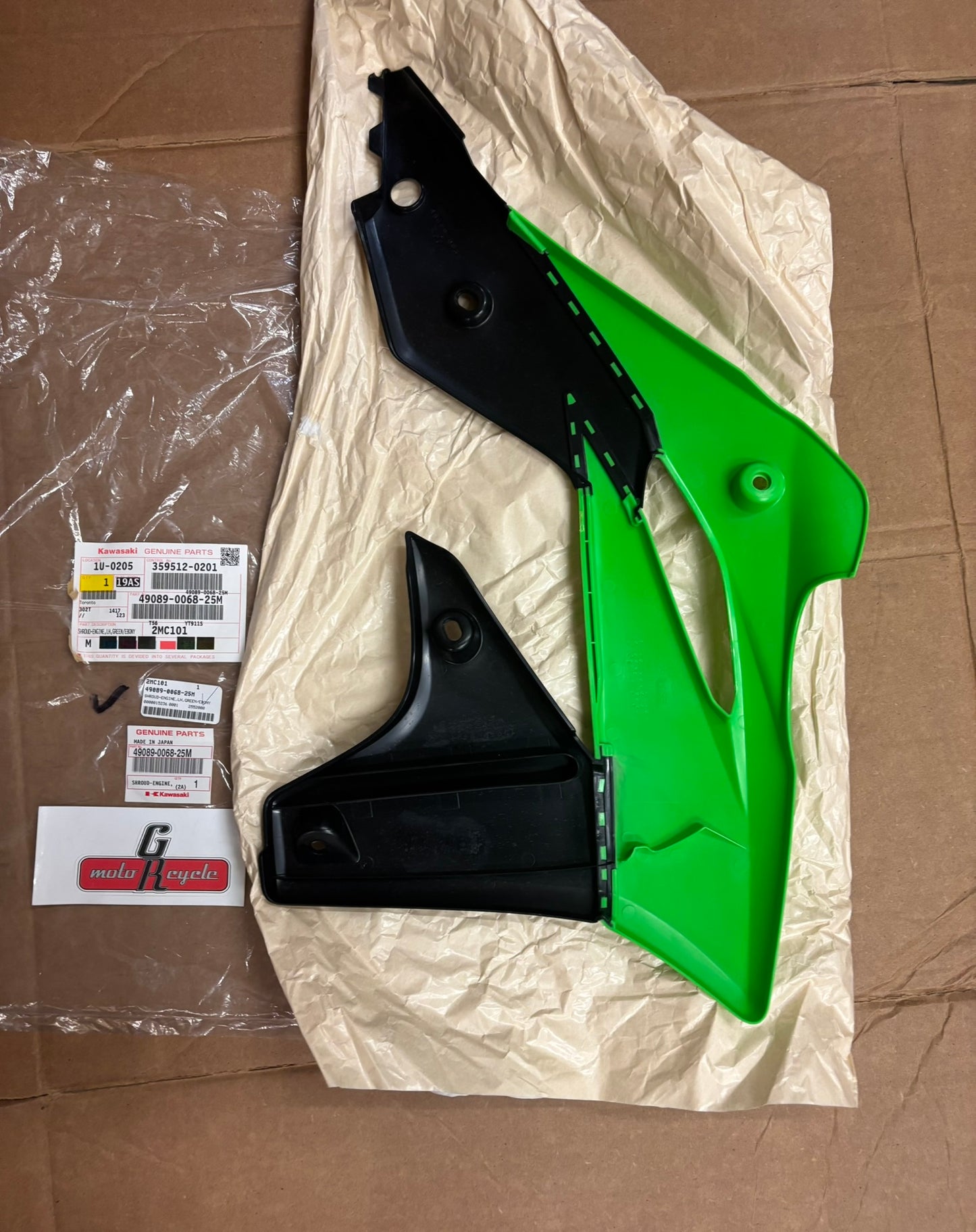 KAWASAKI LEFT RADIATOR SHROUD GREEN/EBONY 49089-0068-25M KBOX