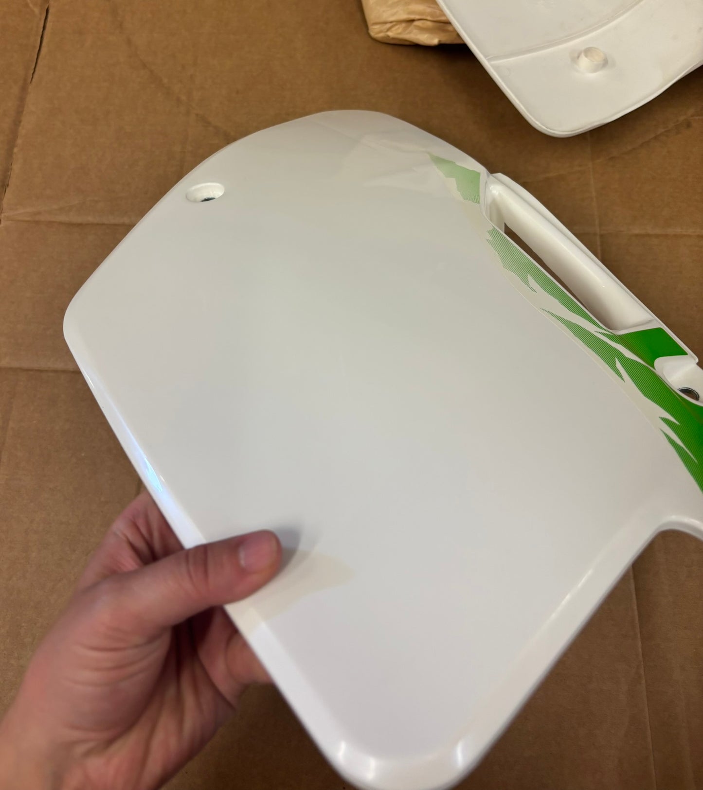 KAWASAKI LEFT & RIGHT SIDE COVER P.WHITE KIT (RIGHT SIDE IMPERFECT) 36030-5391-6F 36030-5390-6F-KT K42
