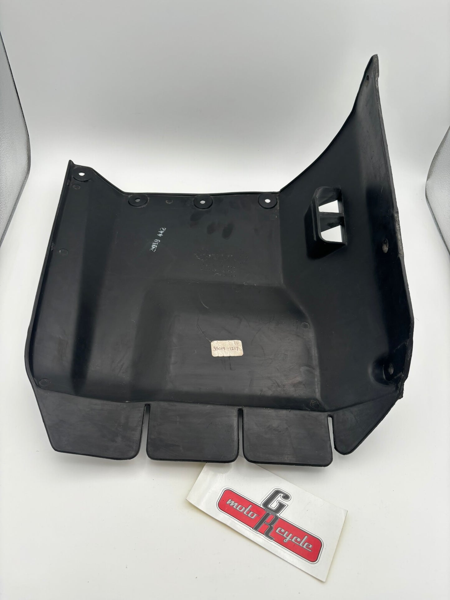 KAWASAKI RIGHT HAND LOWER FRONT FLAP 35019-1217 K44