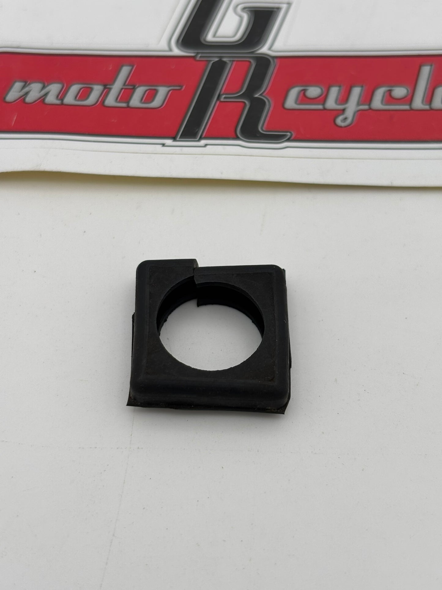 YAMAHA GROMMET 90480-20302-00 Y62