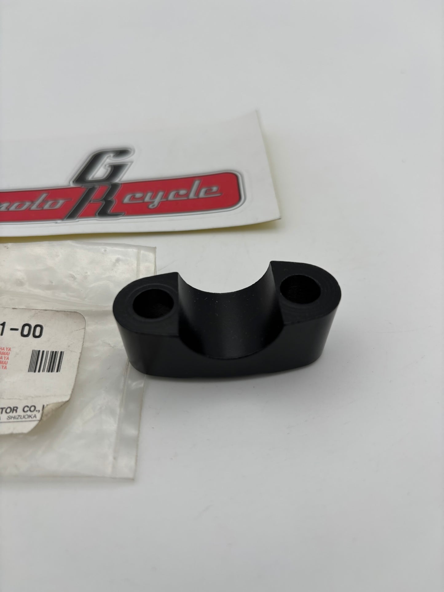 YAMAHA HANDLE UPPER HOLDER (SUB 1E6-23441-00-98 1E6-23441-10-98 ) 1E6-23441-00-00 Y121