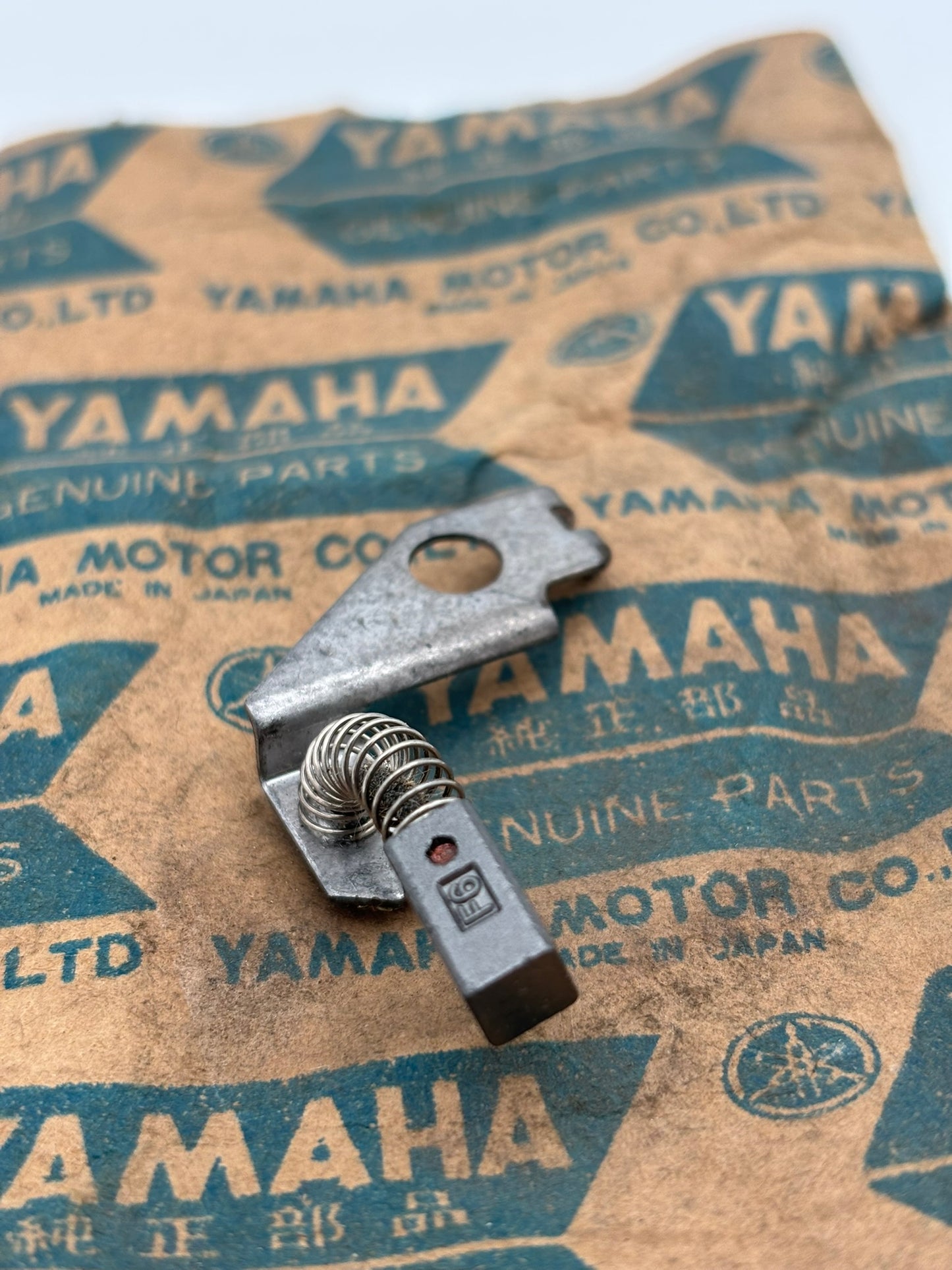 YAMAHA GENERATOR BRUSH (+) 1A0-81611-20-00 Y4