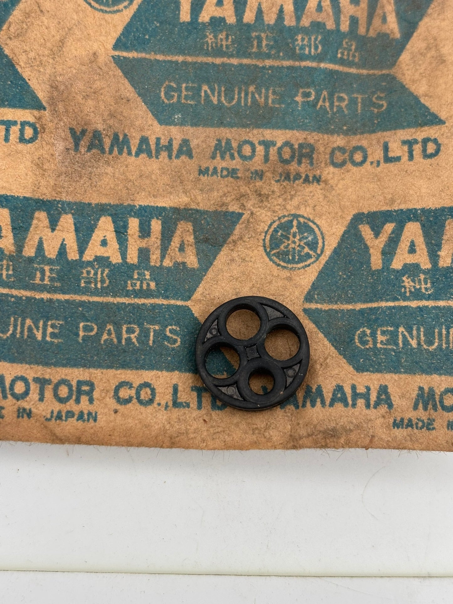 YAMAHA VALVE 266-24523-00-00 Y4