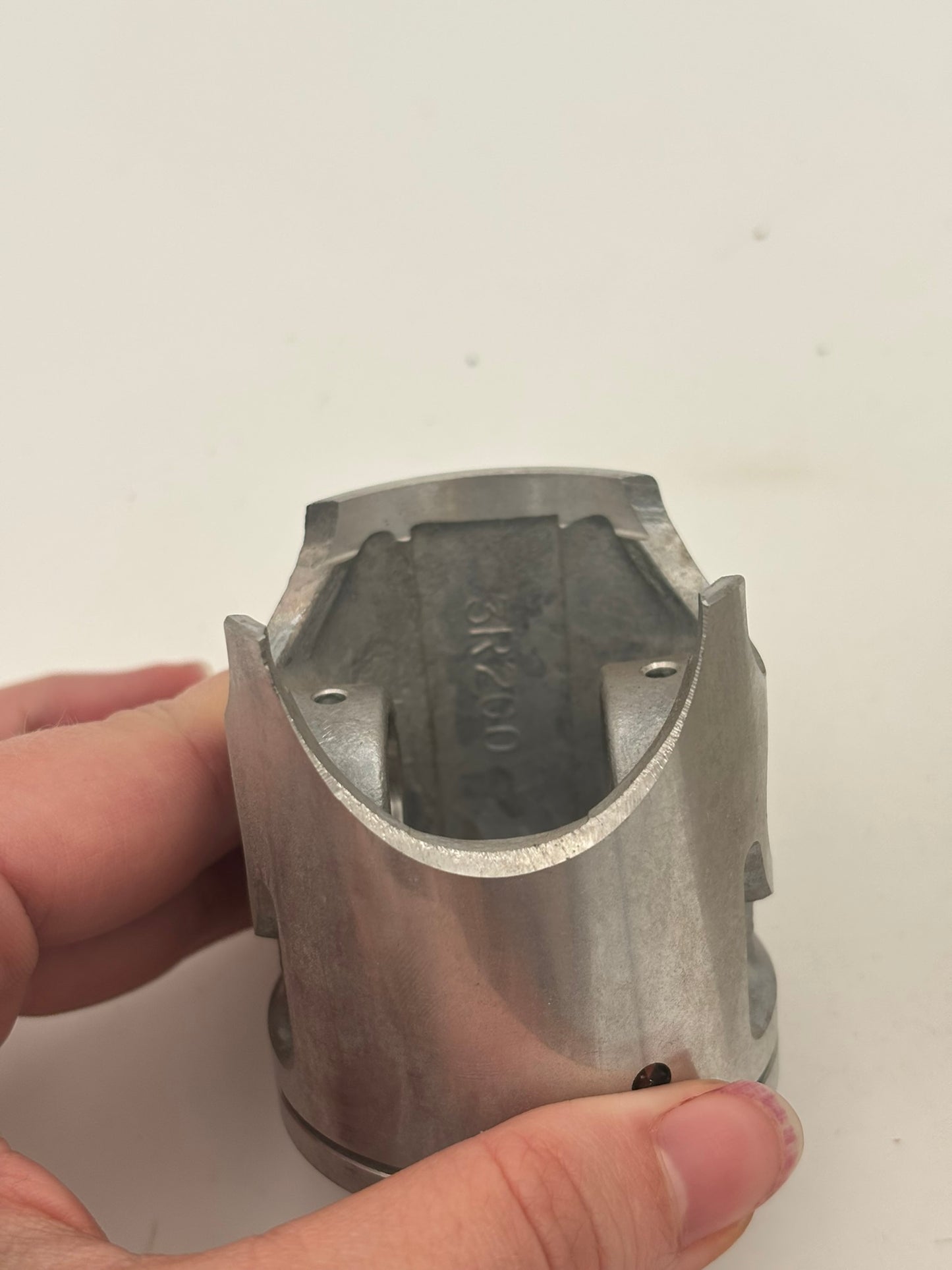 YAMAHA PISTON .25 1ST O/S (SUB 3R2-11635-01-00 ) 3R2-11635-00-00 Y45