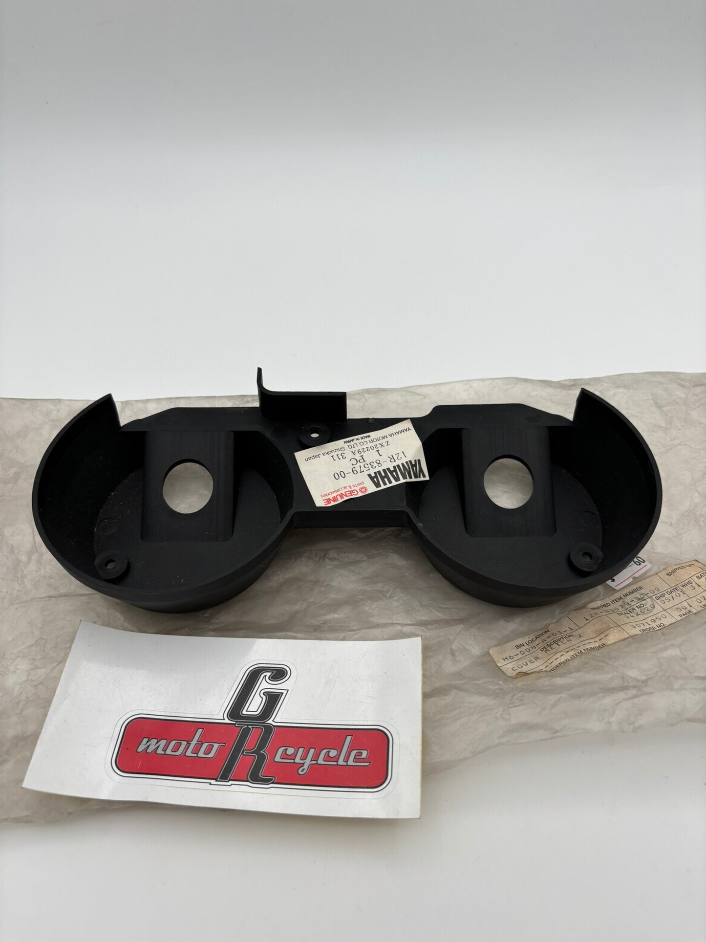 YAMAHA METER COVER 12R-83579-00-00 Y7