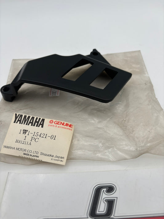 YAMAHA CRANKCASE SPROCKET COVER 2 1W1-15421-01-00 Y12