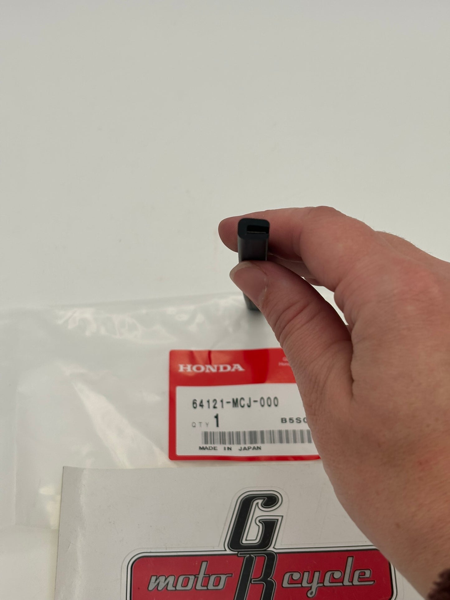 HONDA RUBBER PROTECTOR 64121-MCJ-000 H171