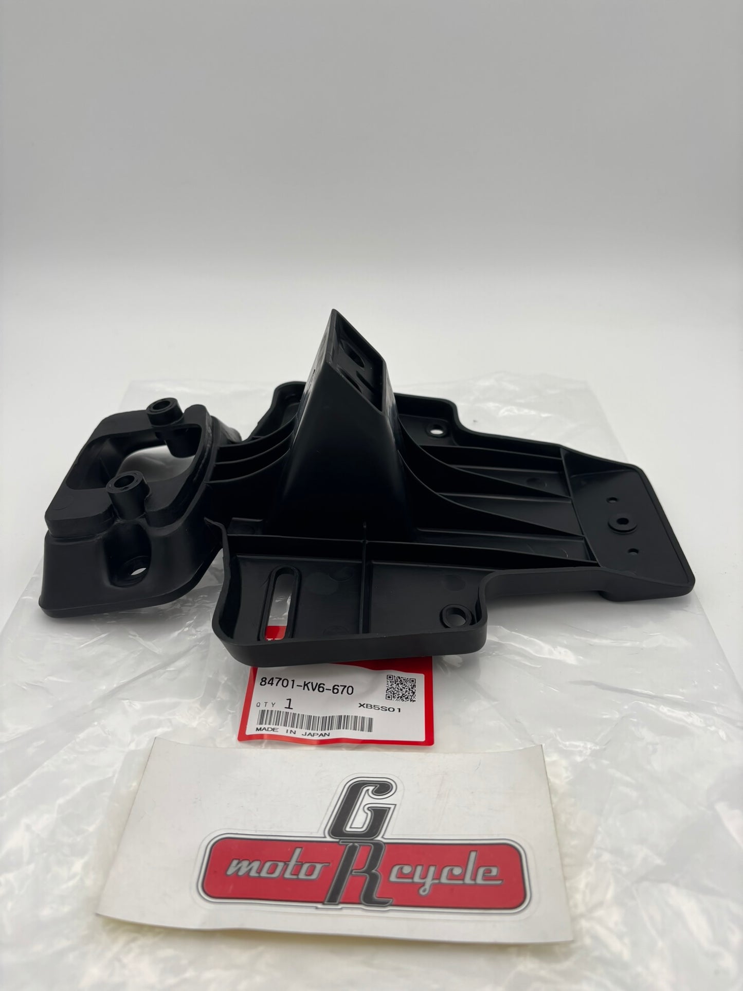 HONDA NUMBER PLATE BRACKET 84701-KV6-670 H100