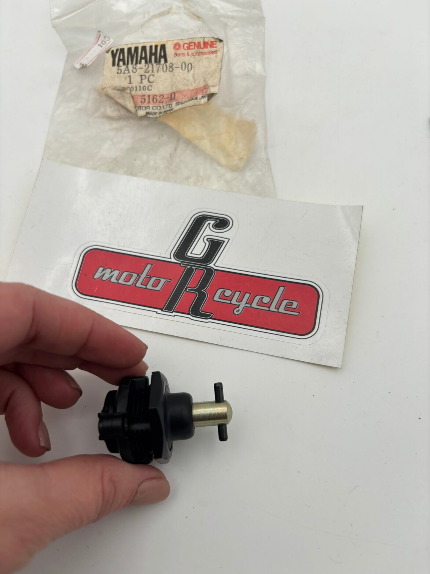 YAMAHA SIDE COVER LOCK 5A8-21708-00-00 Y13