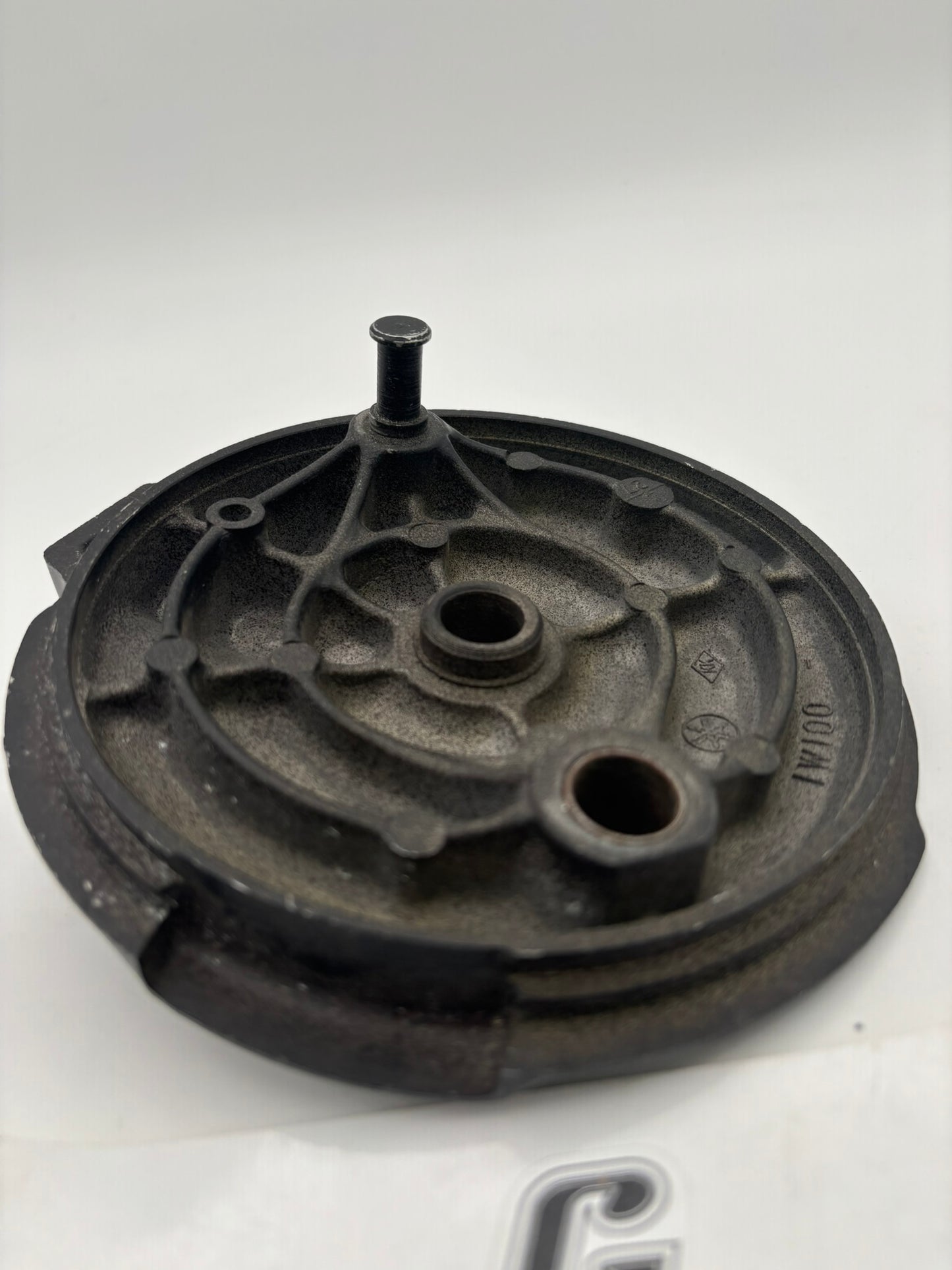 YAMAHA FRONT WHEEL BRAKE PLATE 1W1-25016-11-98-1 Y14