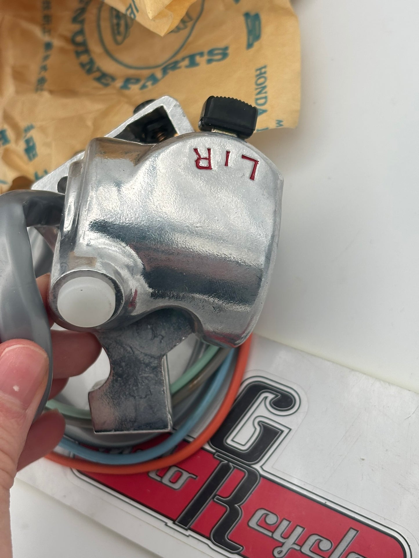 HONDA HORN & TURN SIGNAL SWITCH ASSY 35300-102-000 H230