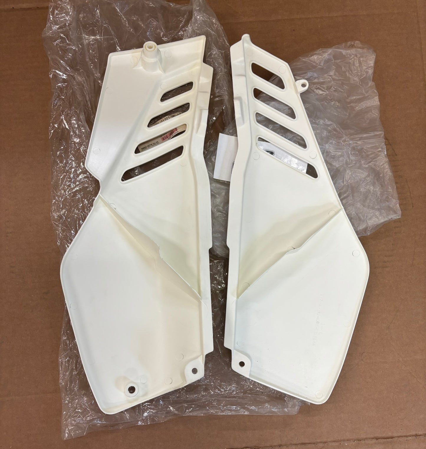 YAMAHA SIDE COVER KIT SET 1RH-21711-00-00 1RH-21721-00-98 Y278