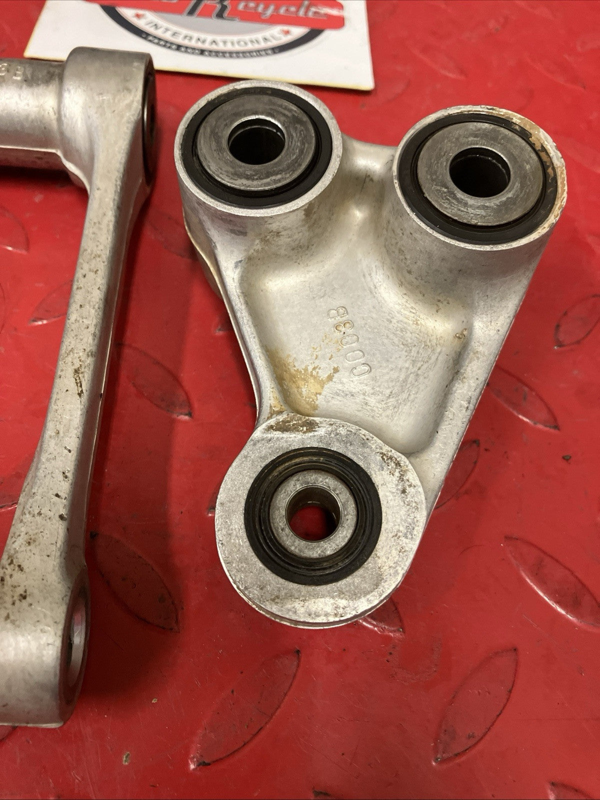 Honda CR250R 2000 Rear shock swingarm linkage dogbone connecting rod 2001