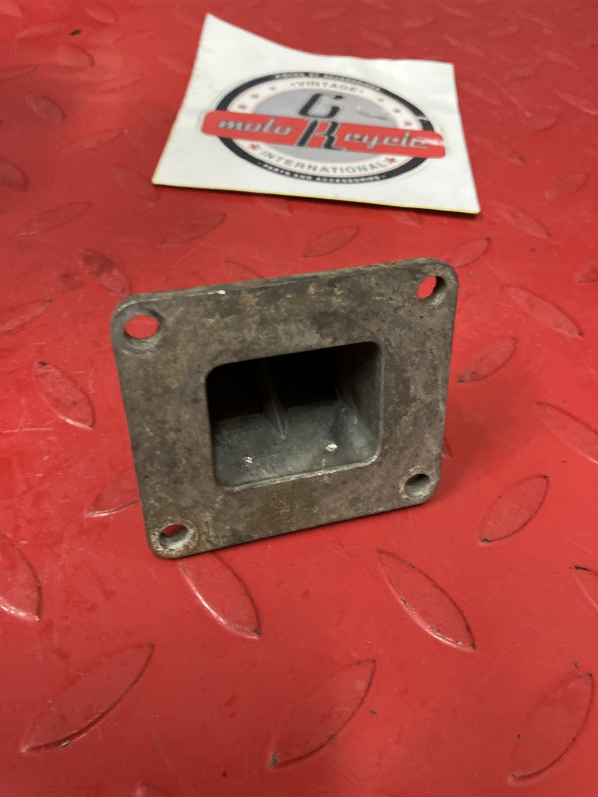 Yamaha DT175 1974 Reed valve block cage