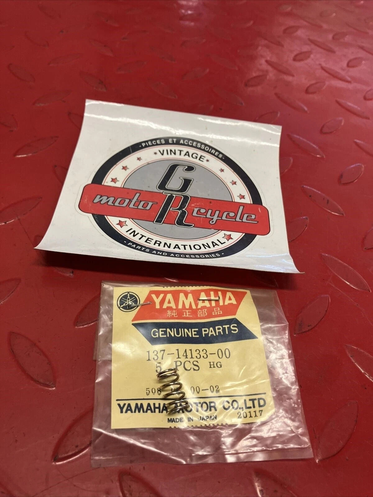 YAMAHA THROTTLE STOP SPRING 137-14133-00-00 Y62
