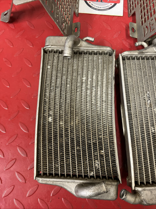 Honda CR250R 2000 Left right radiators and devol radiator guards 2001