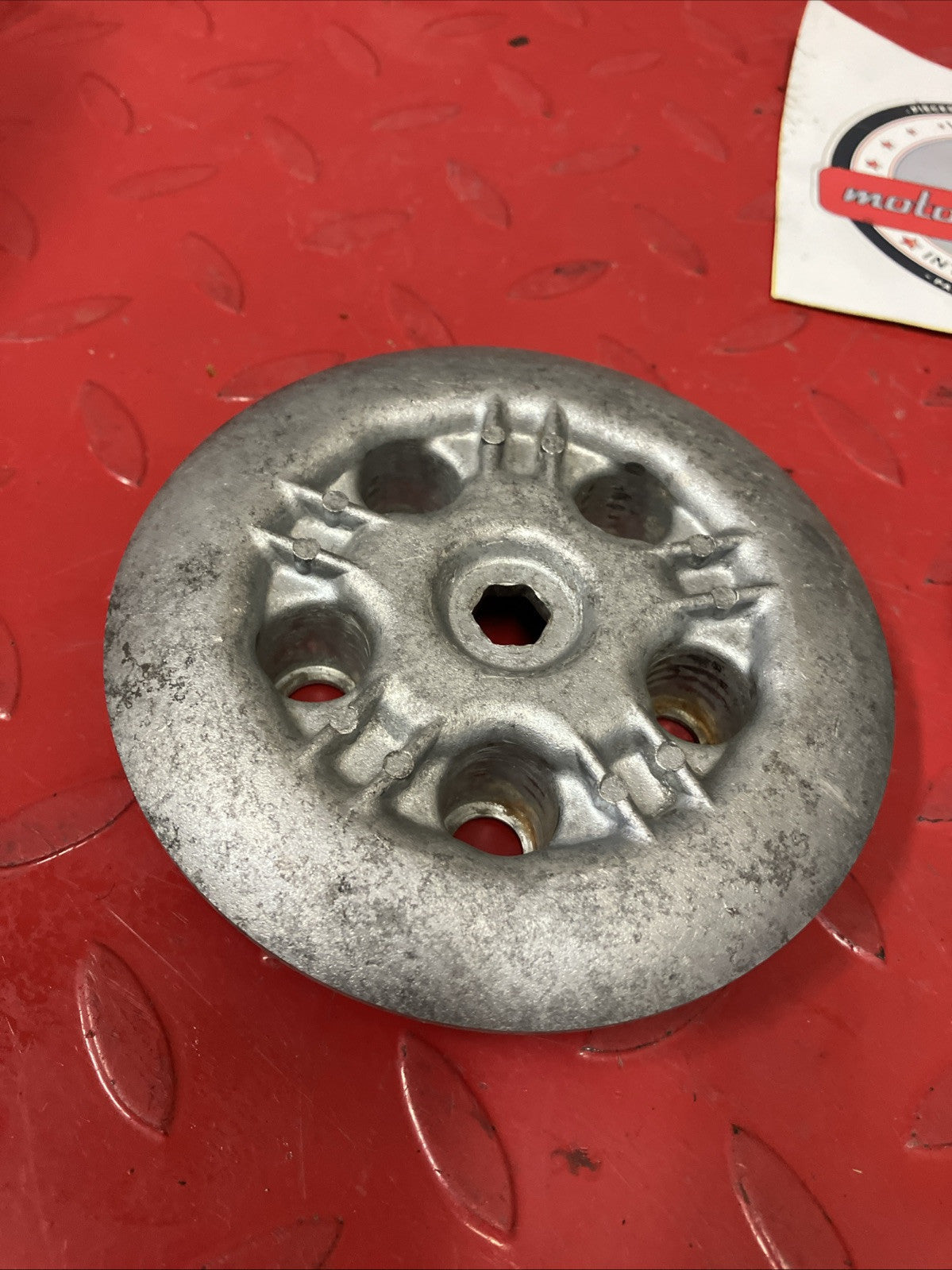 Yamaha YZ125 1982 clutch inner hub pressure plate