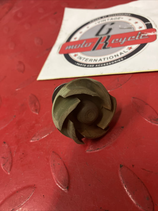 Yamaha YZ125 1984 water pump impeller shaft 1983 1985