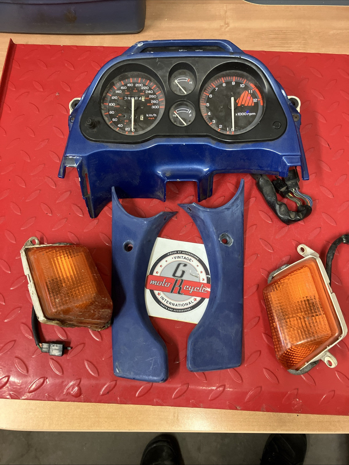 Honda CBR1000F 1987 parts lot speedometer tachometer turn signal flasher cover
