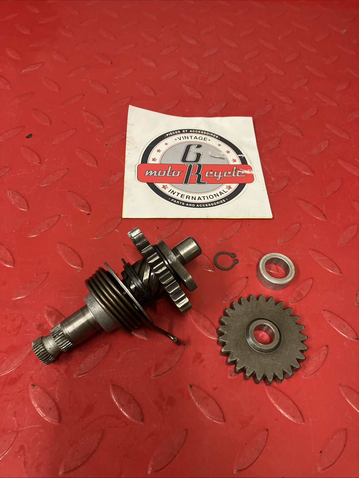 Yamaha DT175 1974 Kickstarter kick starter shaft spindle idle gear