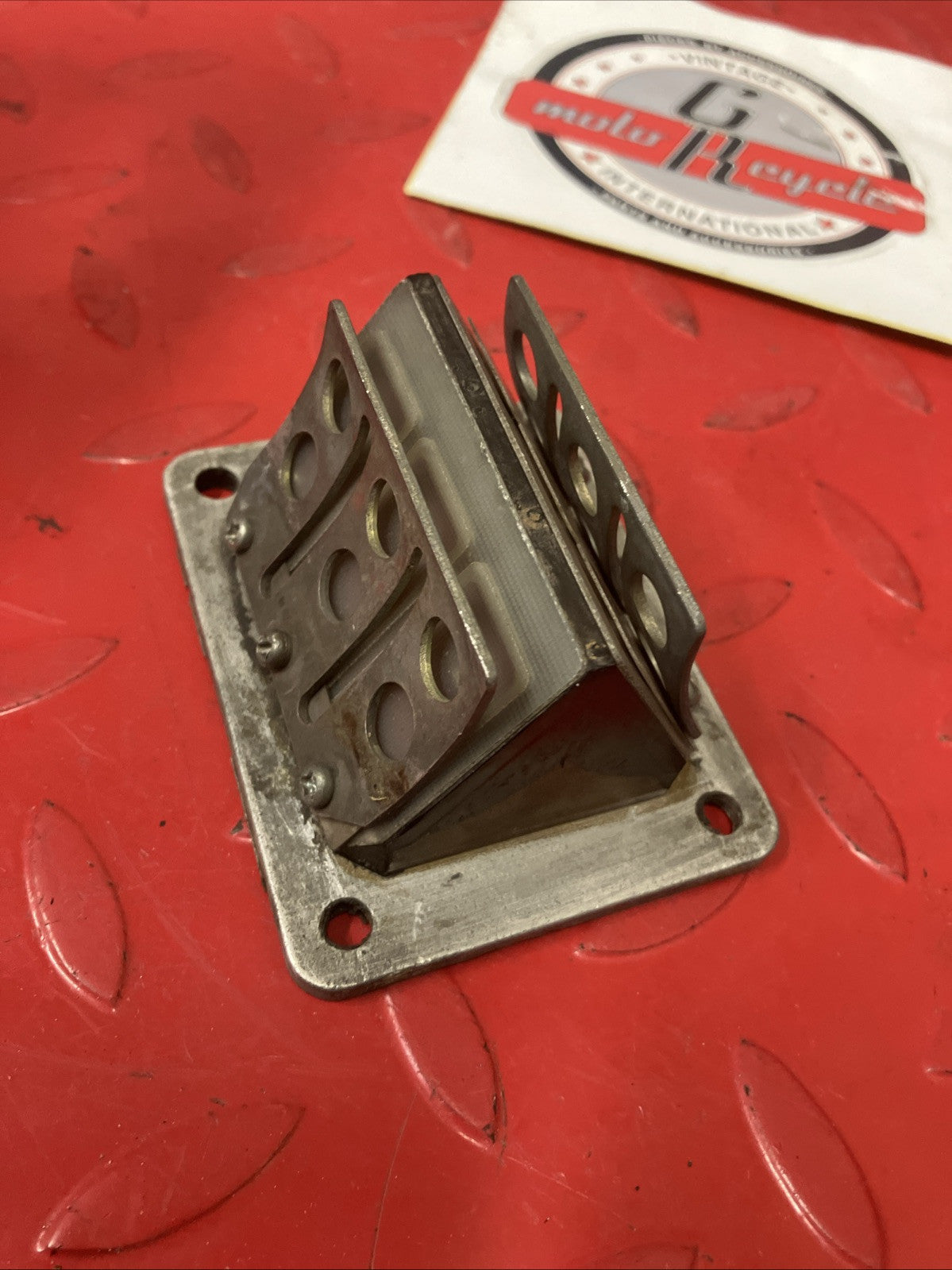 Yamaha YZ125 1981 intake reed valve block cage 1980 1982 1983 1984