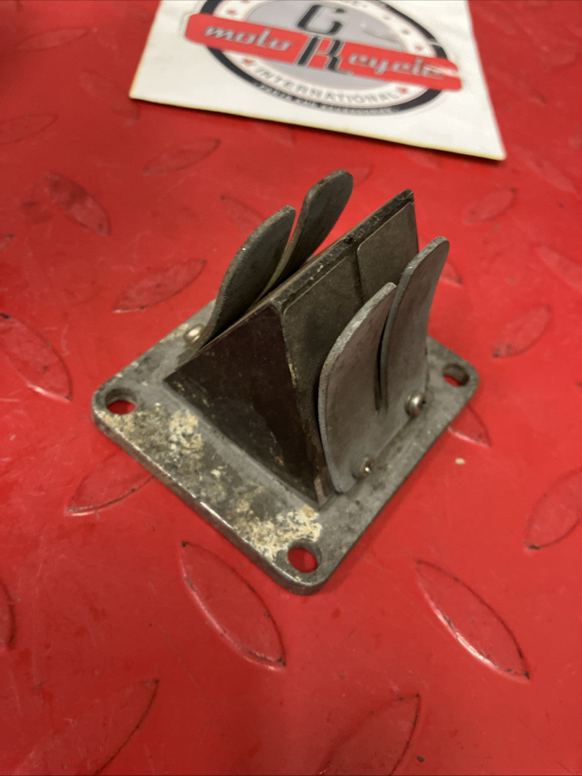 Yamaha DT175 1974 Reed valve block cage