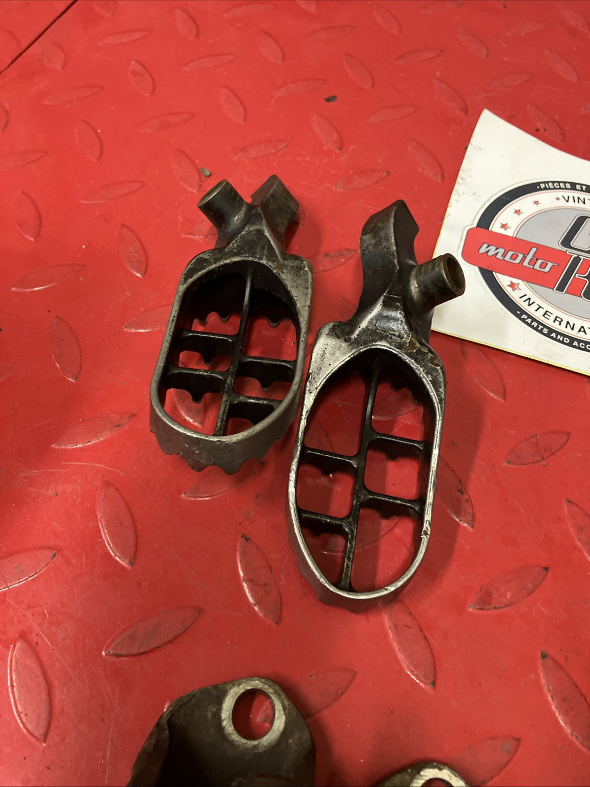 Honda CR250R 2000 Footpeg Footrest Foot peg rest bracket left right 2001 CR125R