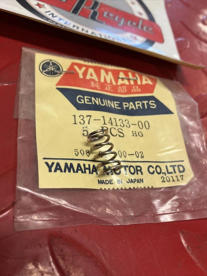 YAMAHA THROTTLE STOP SPRING 137-14133-00-00 Y62