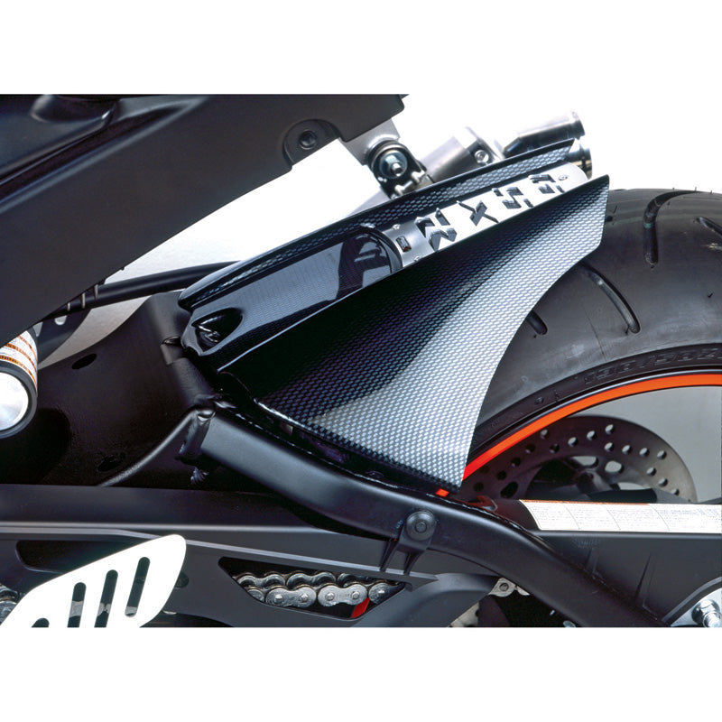 PUIG HUGGER LASERCUT PLATE GSXR1000 05-06 CARBON LOOK. 2524C