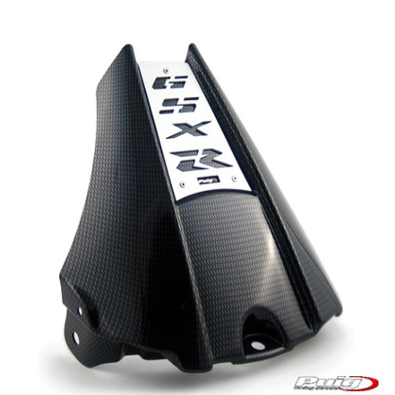 PUIG HUGGER LASERCUT PLATE GSXR1000 05-06 CARBON LOOK. 2524C