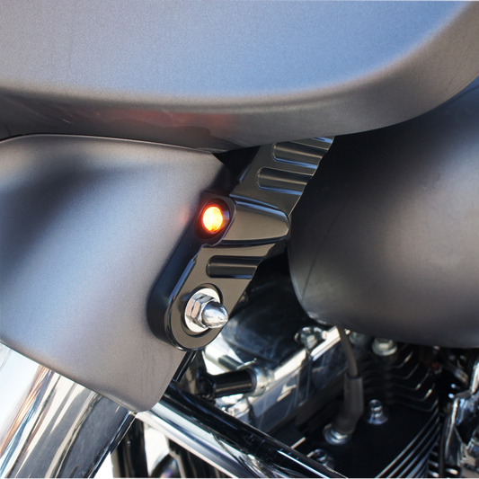 JOKER MACHINE 96-UP FLHT STEAMLNR FRONT T/S FINNED BLK 05-210-1