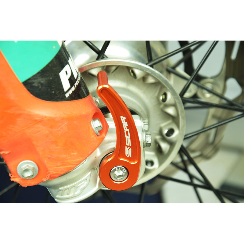 SCAR FRONT AXLE PULL KTM/HUSQVARNA/GASGAS ORANGE FAP500