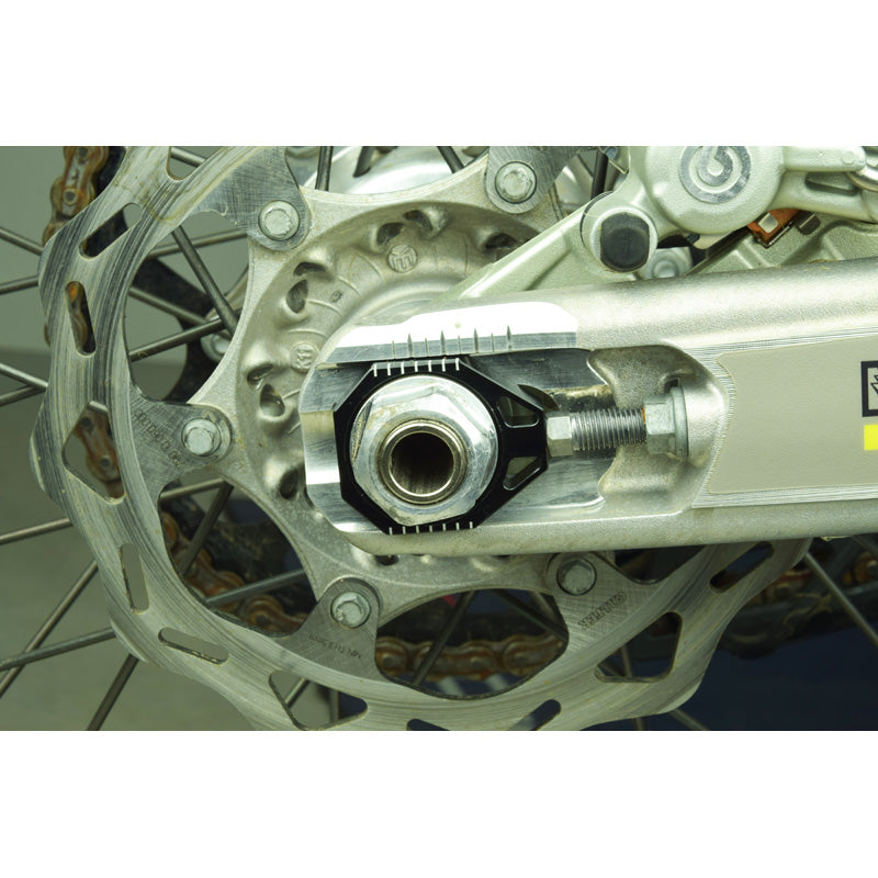 SCAR AXLE BLOCKS (GASGAS/HUSQ/KTM) BLACK AB504BK
