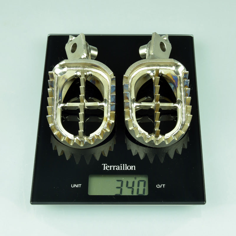 SCAR FOOTPEGS GRIPPER (SUZUKI) TITANIUM S4516