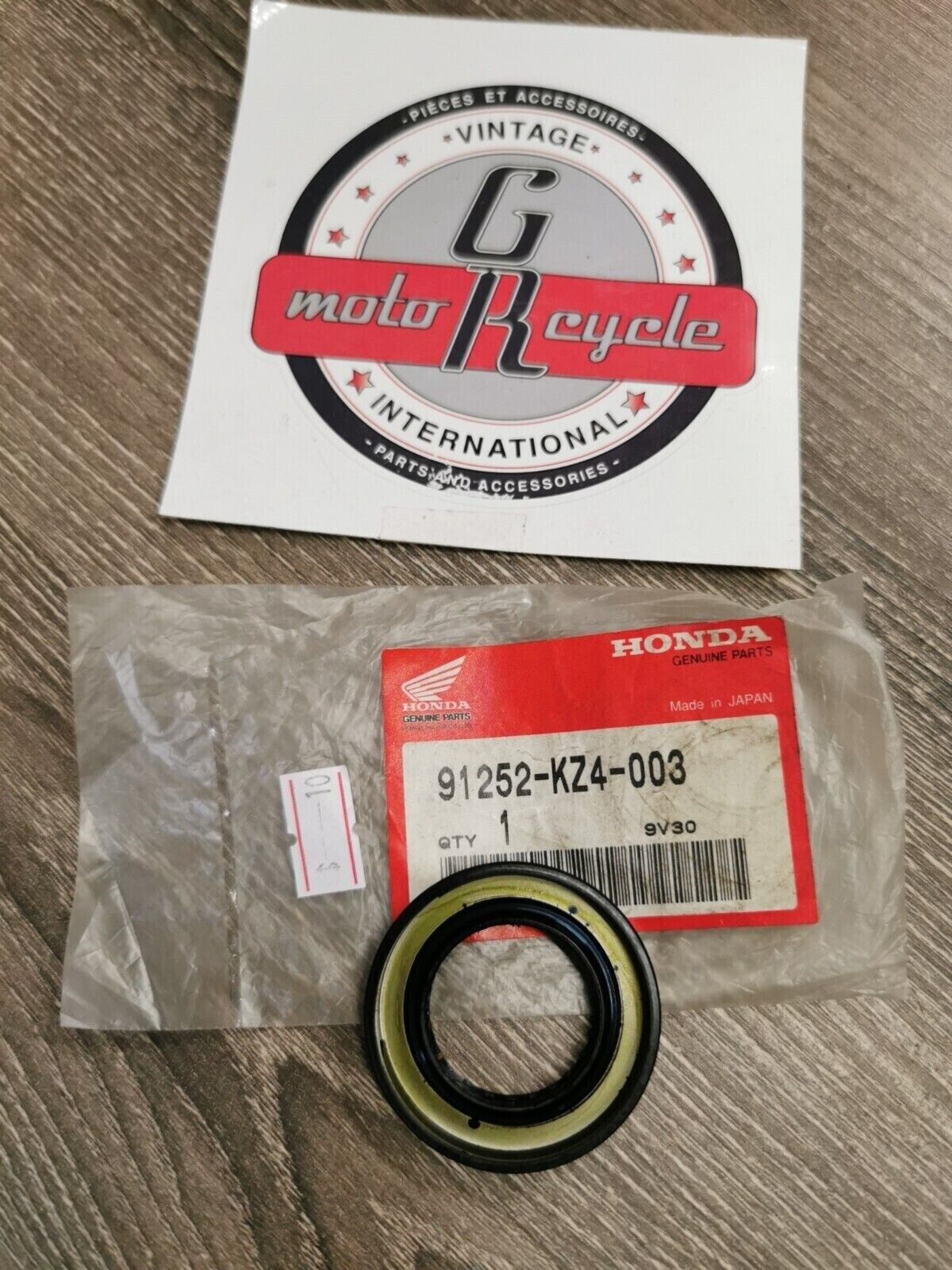 NEW NOS HONDA DUST SEAL 28X47X7 91252-KZ4-003 H54