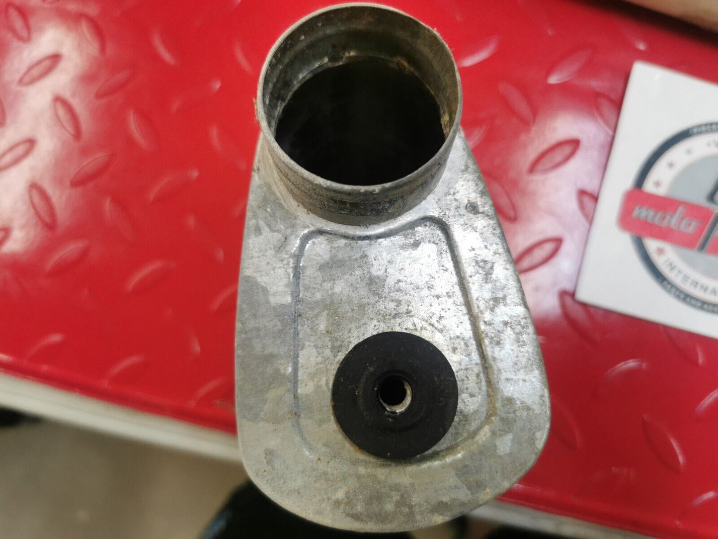 NOS YAMAHA L5 1970 CASE  AIR CLEANER 1  Y13