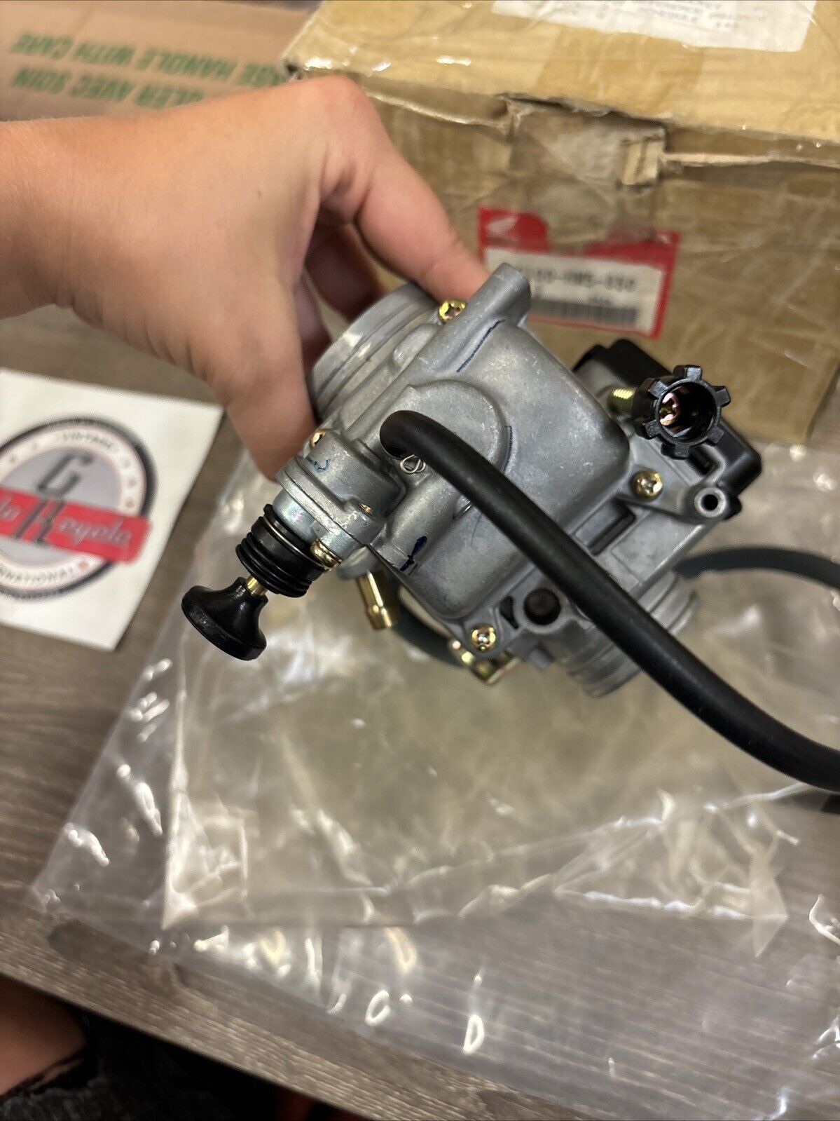 NOS Honda 1996 - 2000 TRX300 TRX300FW CARBURETOR 16100-HM5-850 H119