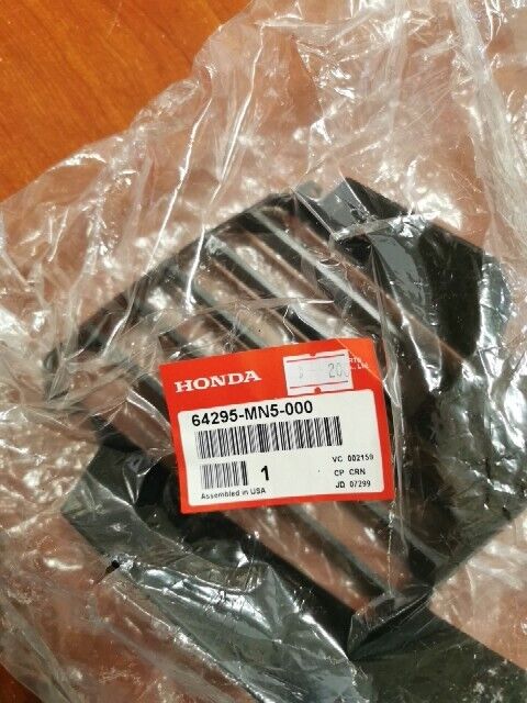 NOS Honda GL1500 LEFT SIDE UNDER COWL LOUVER 64295-MN5-000 H106