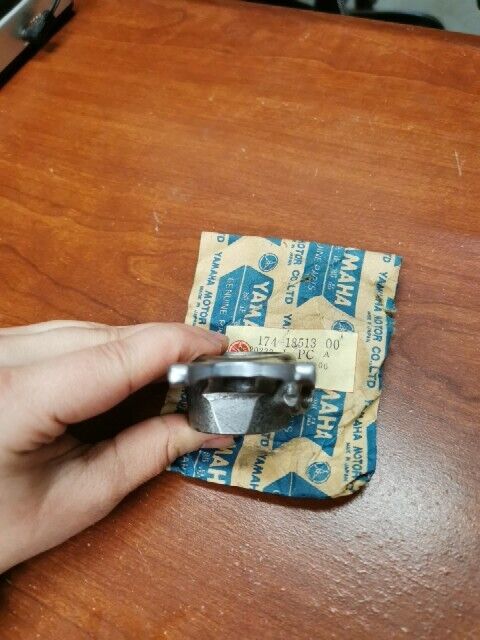 NOS Yamaha CS3 CS5 RD200 YCS1 SHIFT FORK 174-18513-00-00 SUB 174-18513-01-0 Y116