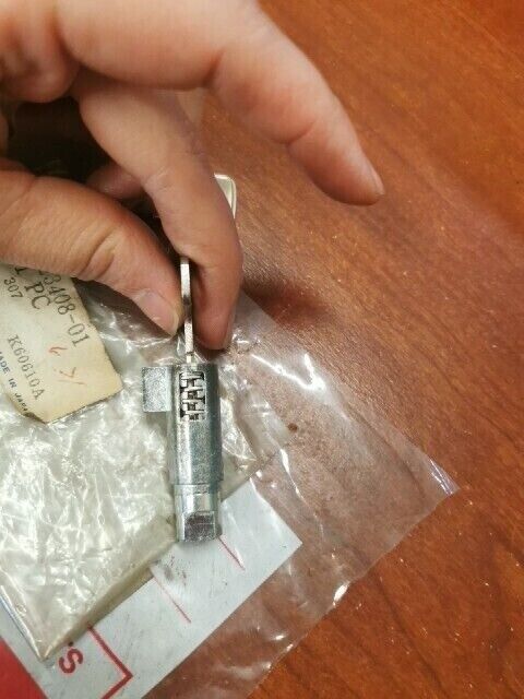 NOS Yamaha DT100 DT125 DT175 DT250 DT400 STEERING LOCK 341-23408-01-00 Y167