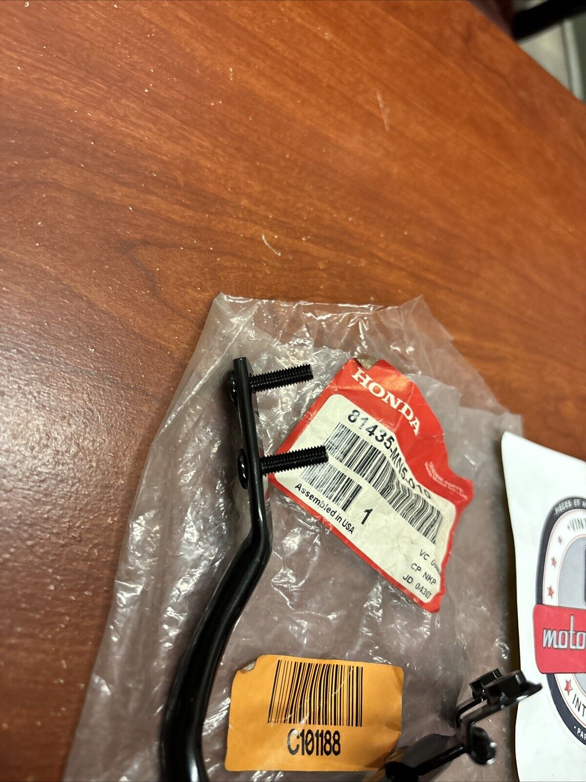 NOS Honda GL1500 A I SE LEFT FRONT SADDLEBAG HINGE 81435-MN5-010 H161