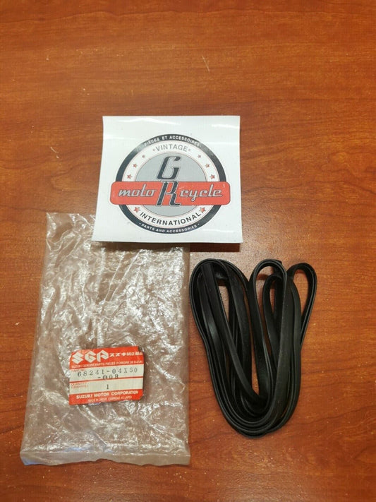 NOS Suzuki DL650 VL1500 AN400 VS700 VS800 FUEL TANK MOLDING 68241-04X50-00B S21