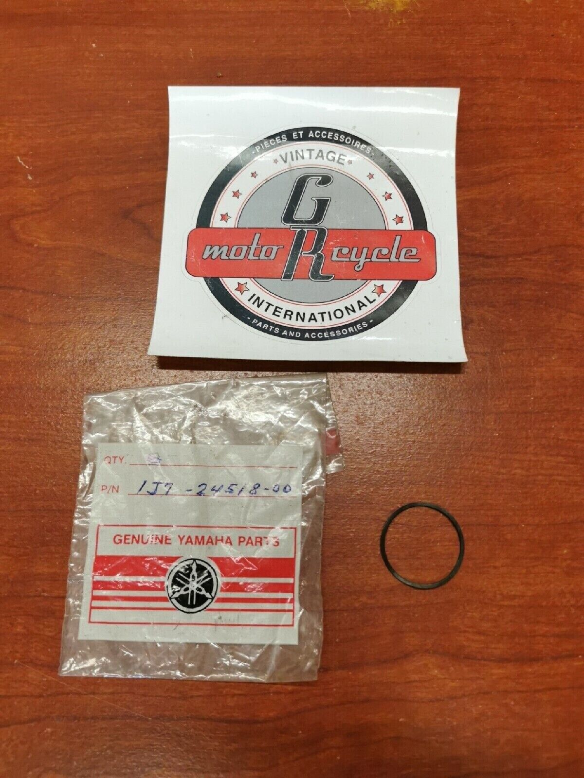 NOS Yamaha FUEL TANK WAVE WASHER 1J7-24518-00-00 Y72