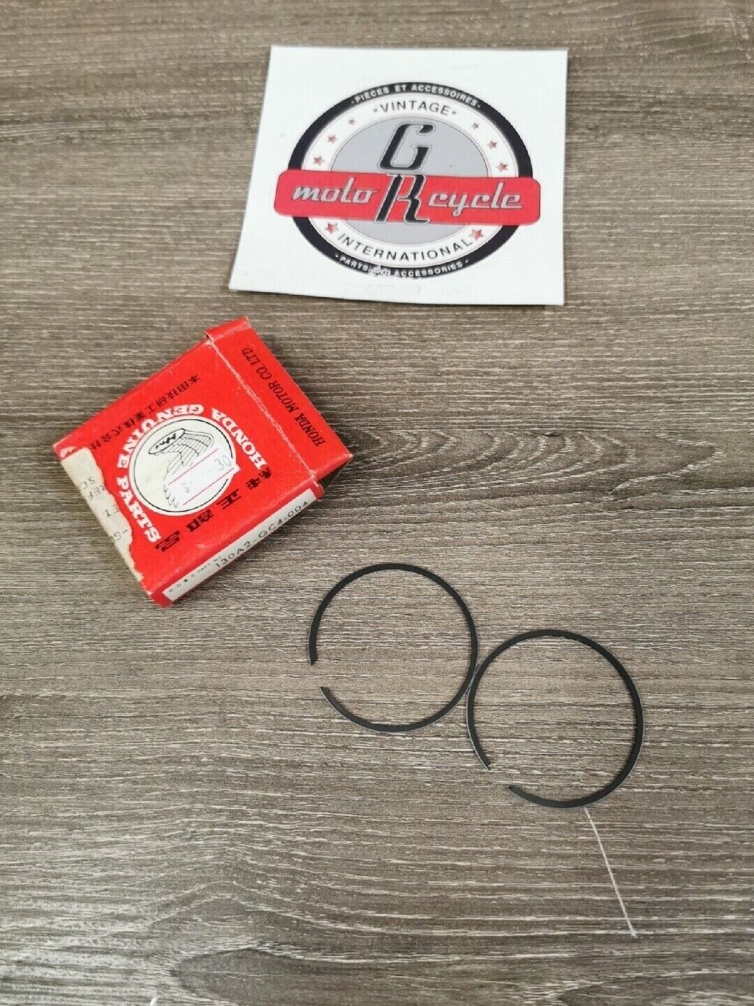 NOS HONDA CR80 1982 - 1984  RING SET PISTON 130A2-GC4-004 H47