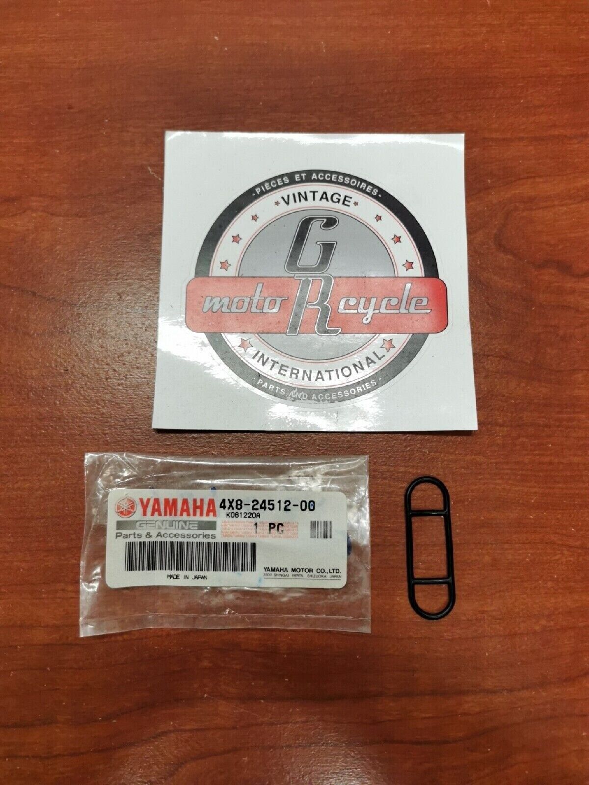 NOS Yamaha FUEL TANK GASKET 4X8-24512-00-00 Y70