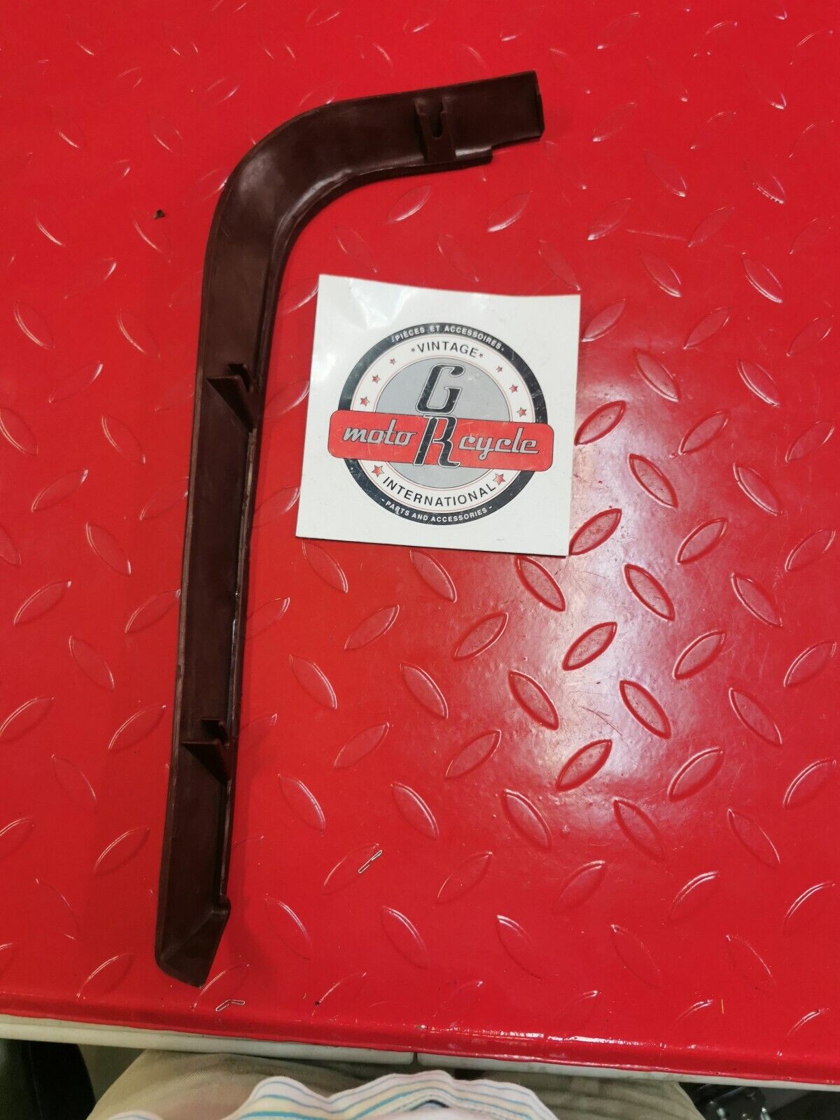 NOS YAMAHA EC540 TRIM LOWER SNOWMOBILE 8H8-77214-00-00 Y13