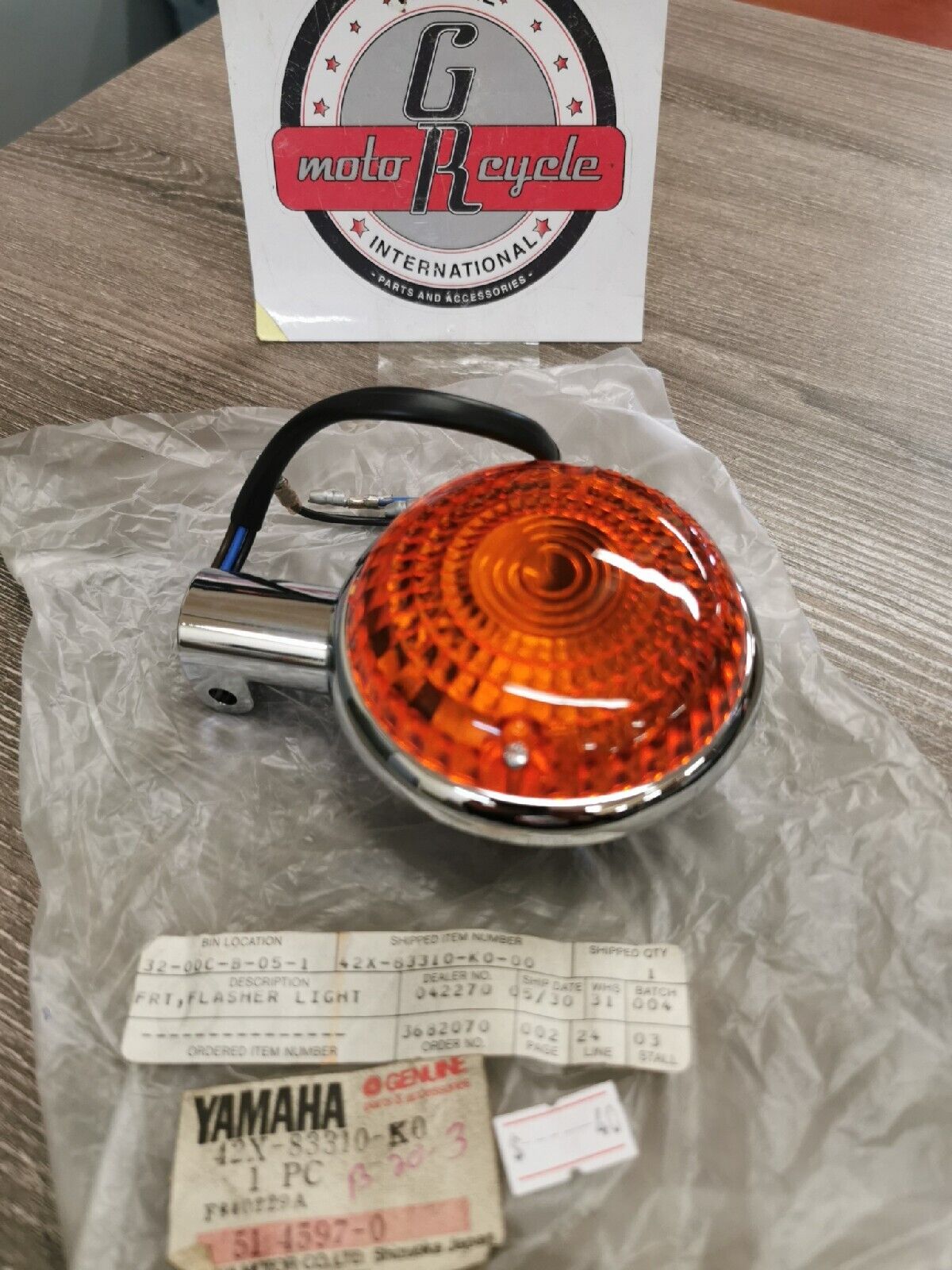 NOS YAMAHA FRONT FLASHER   42X-83310-K0-00  Superseded by 42X-83310-K1-00  Y54