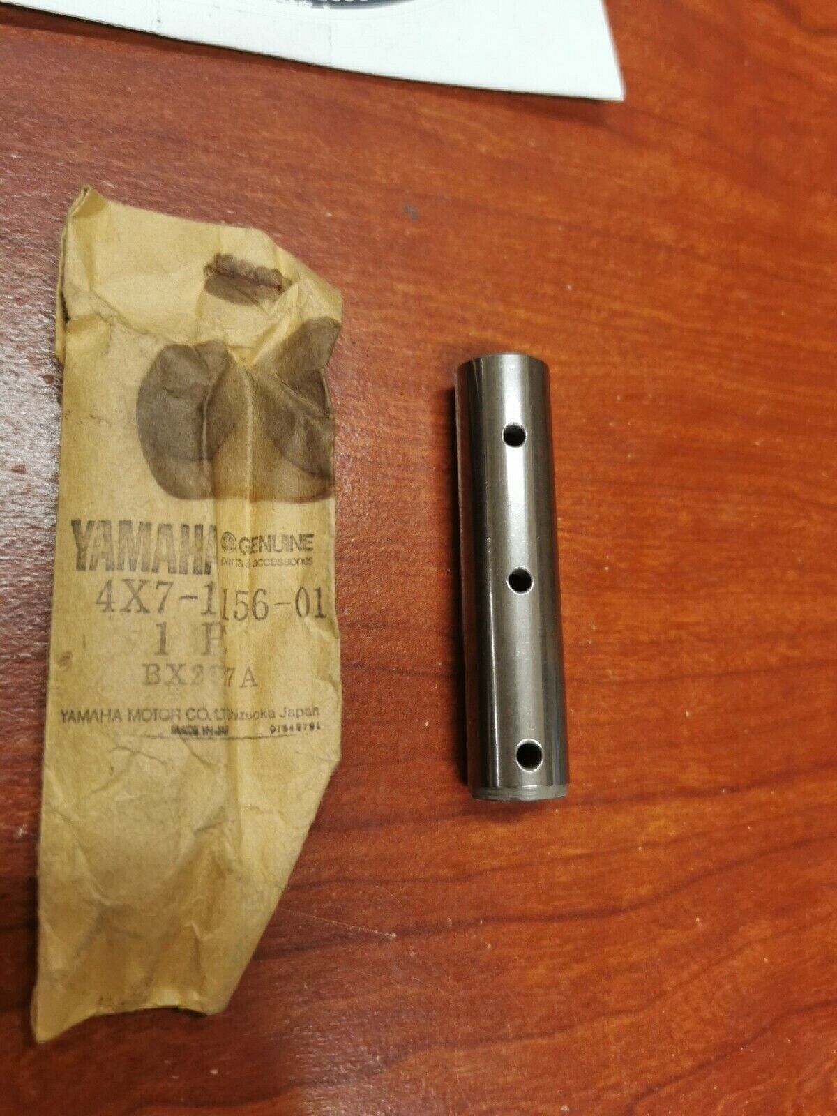 NOS Yamaha VALVE ROCKER SHAFT 4X7-12156-01-00 SUB. 4X7-12156-02-00 Y69